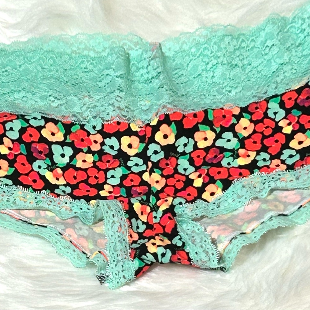 #018.B  Sz M PINK Victoria's Secret Floral Lace Trim Panties Retro/Vintage